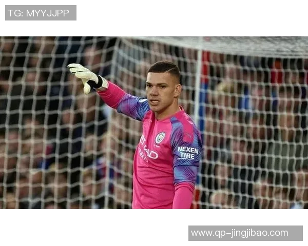 感触土超的气氛,埃德森在伊斯坦布尔德比中遭球迷抛掷塑料杯 感触土超的气氛,埃德森在伊斯坦布尔德比中遭球迷抛掷塑料杯